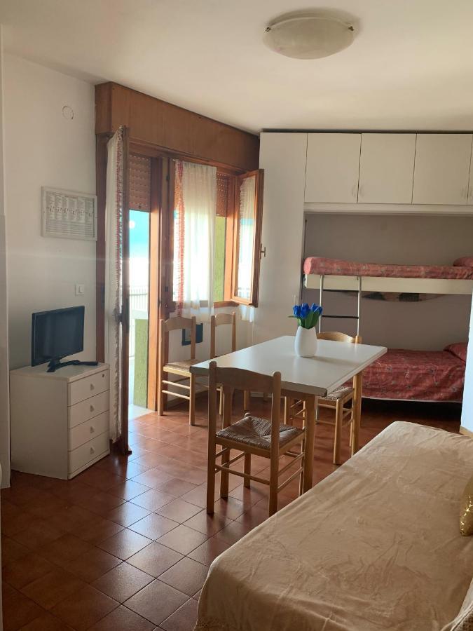 Condominio Moschettieri Monolocale Бибионе Экстерьер фото